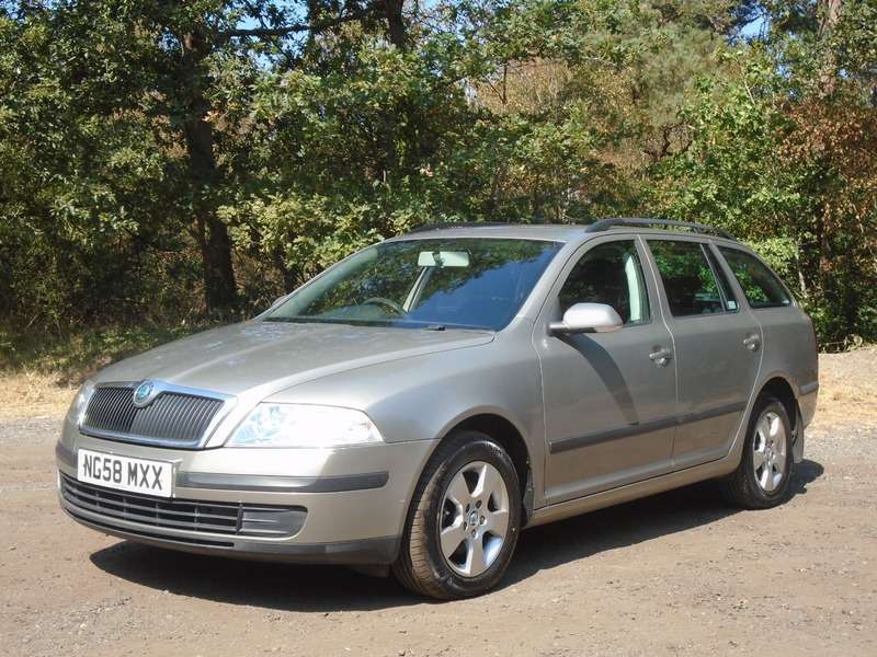 A 2008 SKODA OCTAVIA TDI AMBIENTE DSG A 2008 SKODA OCTAVIA TDI AMBIENTE DSG