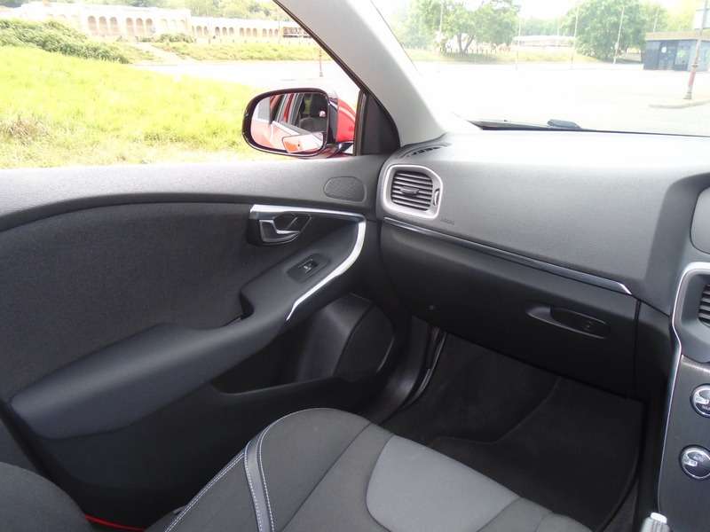 2014 VOLVO V40 2014 VOLVO V40