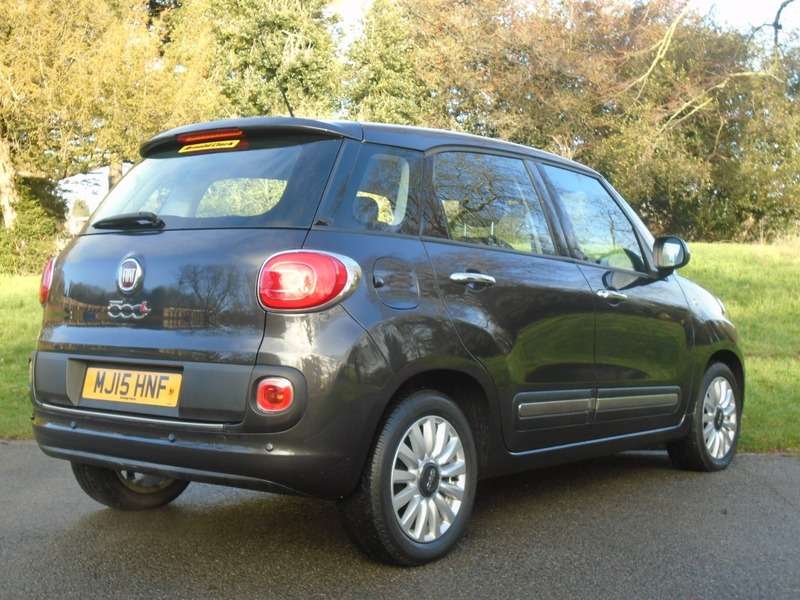 A 2015 FIAT 500L POP STAR A 2015 FIAT 500L POP STAR