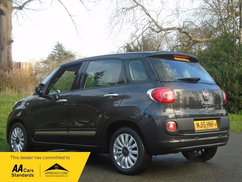 A 2015 FIAT 500L POP STAR A 2015 FIAT 500L POP STAR