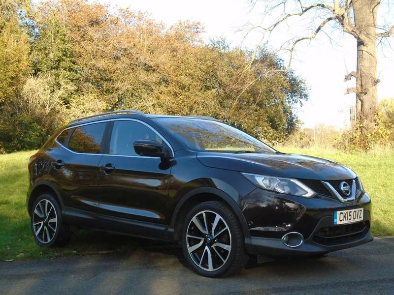 A 2015 NISSAN QASHQAI TEKNA DIG-T A 2015 NISSAN QASHQAI TEKNA DIG-T