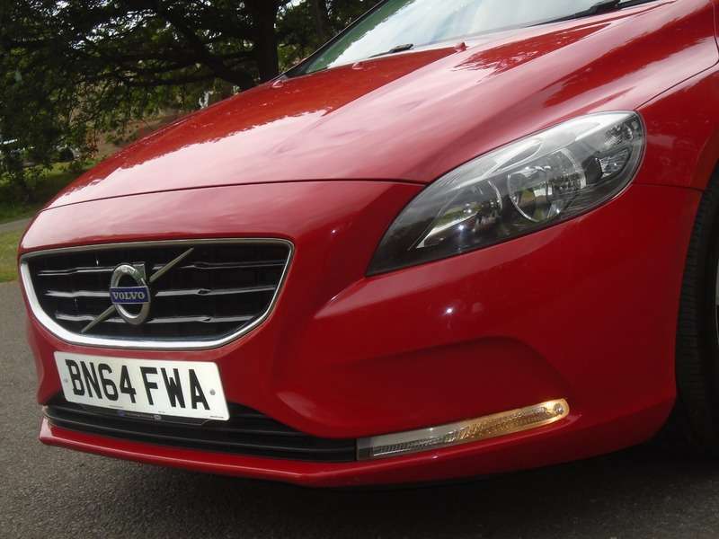 2014 VOLVO V40 2014 VOLVO V40