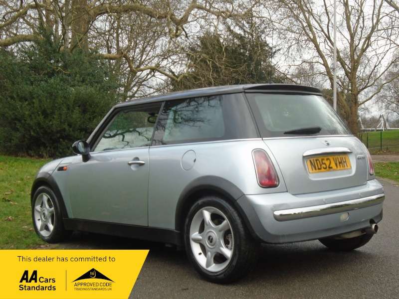 A 2002 MINI MINI COOPER A 2002 MINI MINI COOPER