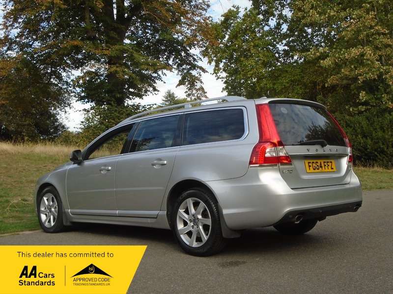 A 2014 VOLVO V70 D4 SE LUX A 2014 VOLVO V70 D4 SE LUX