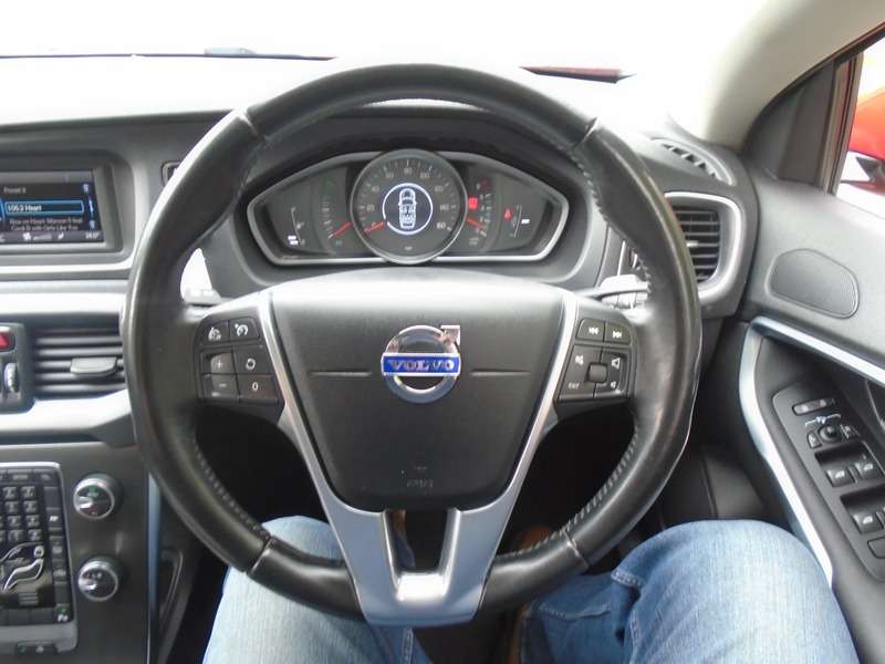 2014 VOLVO V40 2014 VOLVO V40