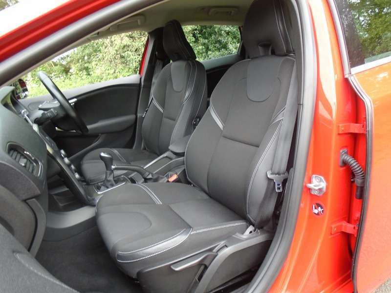 2014 VOLVO V40 2014 VOLVO V40