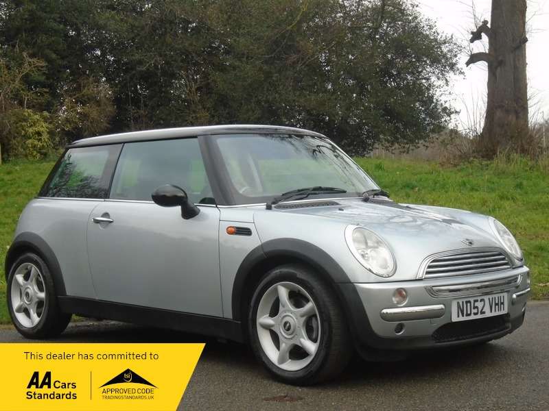 A 2002 MINI MINI COOPER A 2002 MINI MINI COOPER