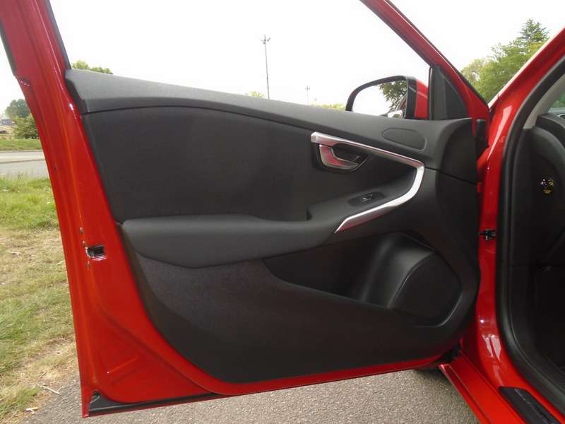 2014 VOLVO V40 2014 VOLVO V40