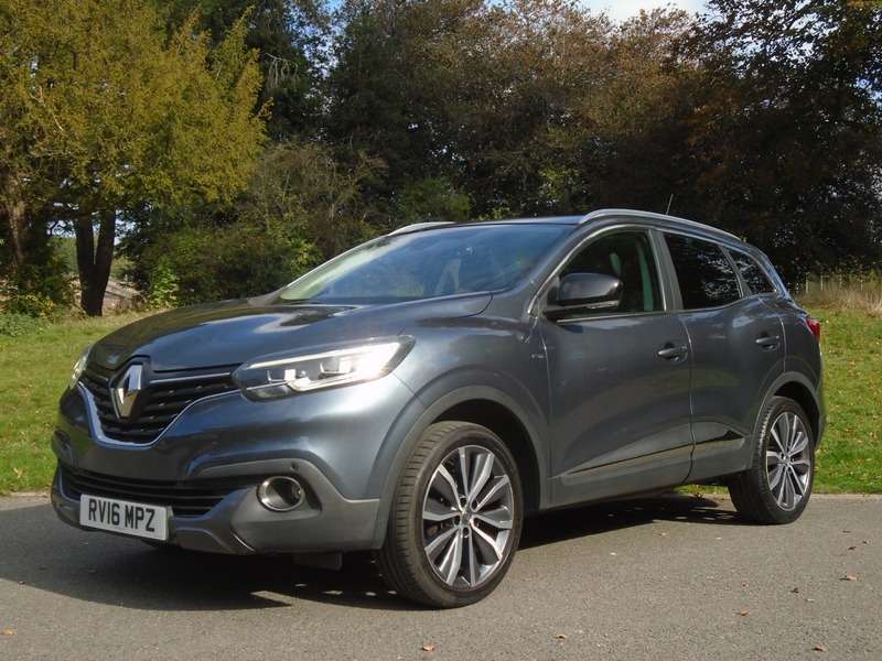 A 2016 RENAULT KADJAR SIGNATURE NAV TCE A 2016 RENAULT KADJAR SIGNATURE NAV TCE
