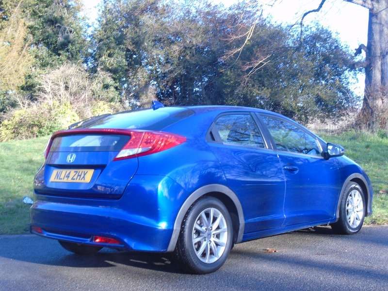 A 2014 HONDA CIVIC I-VTEC ES-T A 2014 HONDA CIVIC I-VTEC ES-T