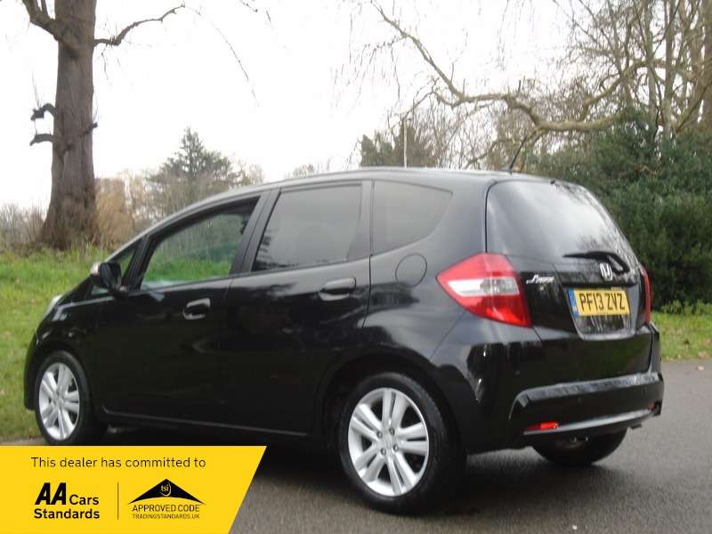 A 2013 HONDA JAZZ I-VTEC ES PLUS T A 2013 HONDA JAZZ I-VTEC ES PLUS T