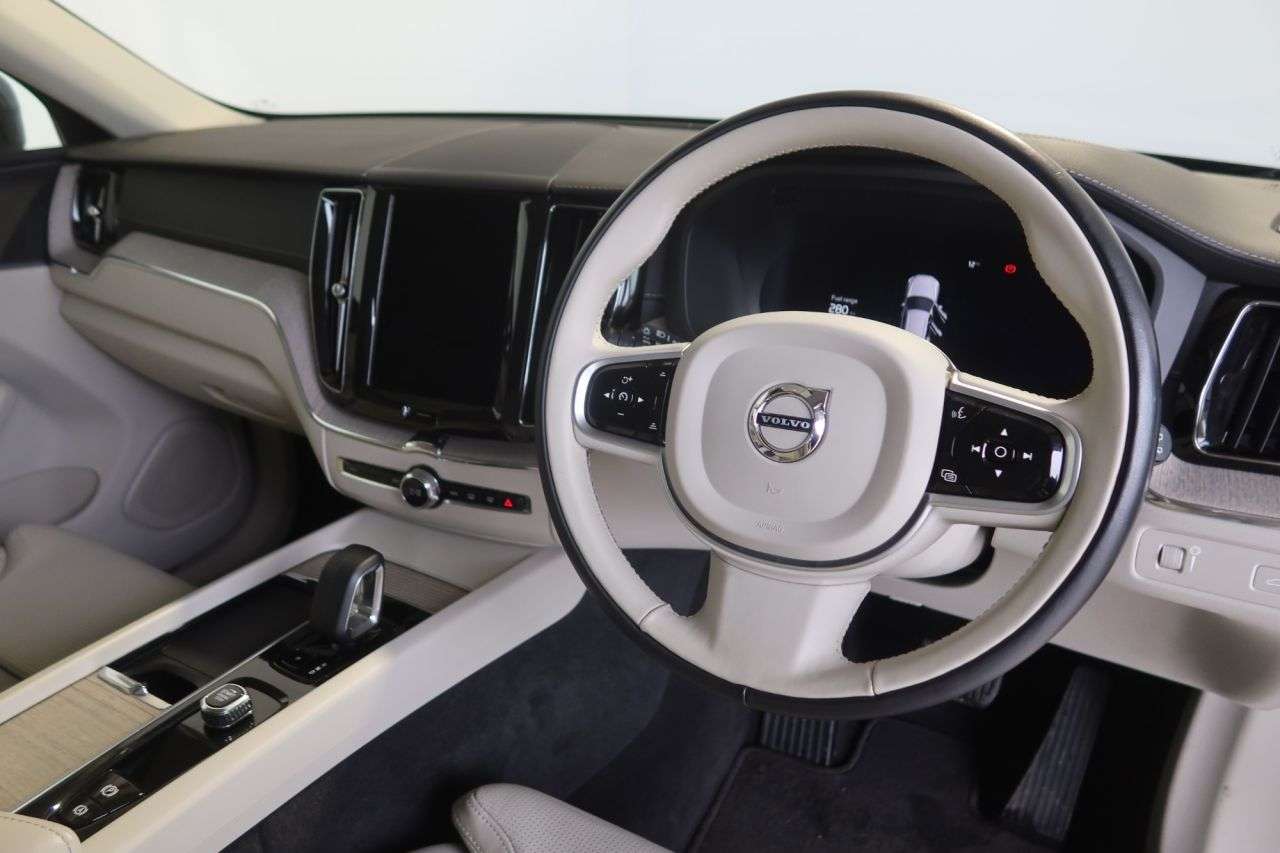 2022 VOLVO XC60 2022 VOLVO XC60