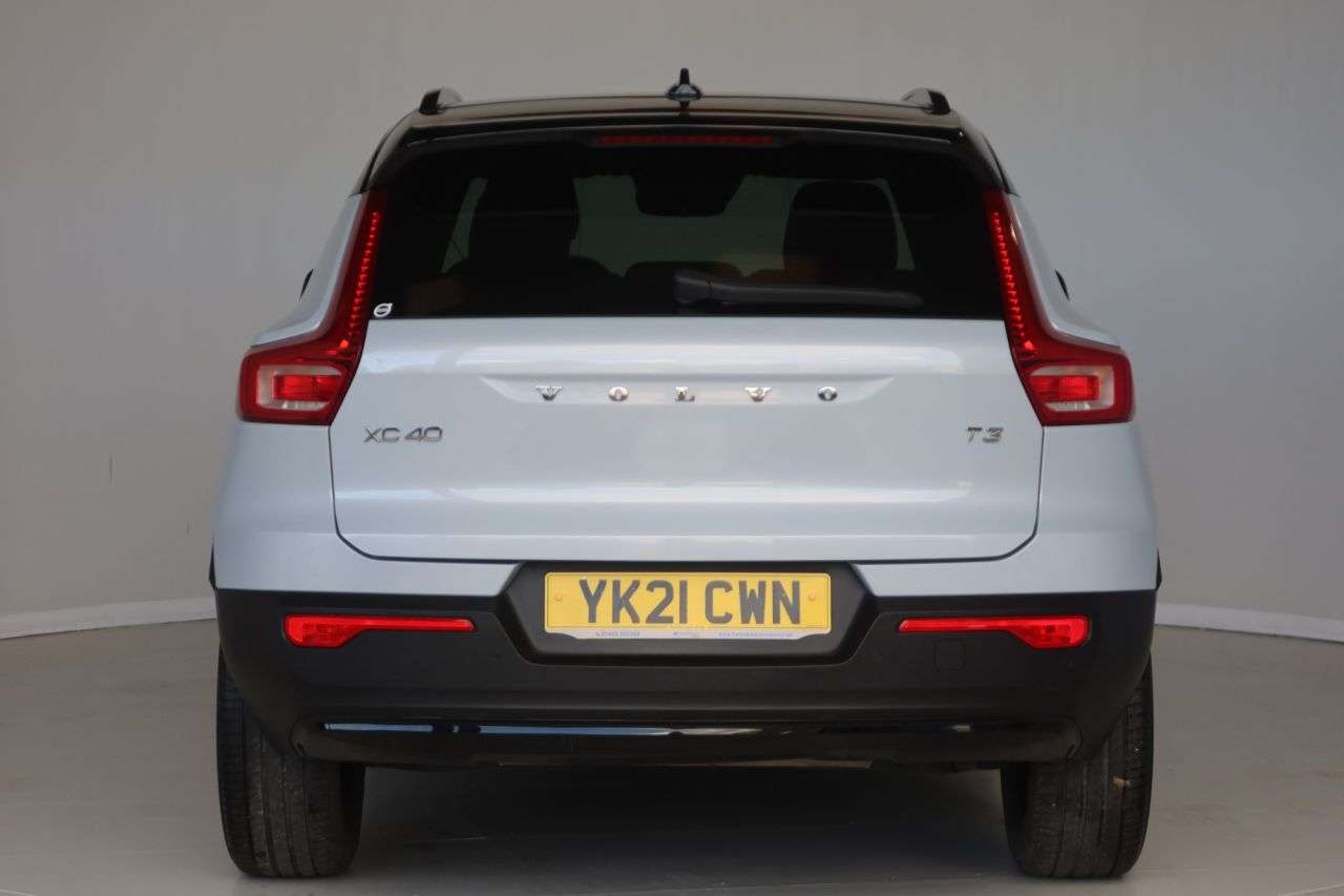 2021 VOLVO XC40 2021 VOLVO XC40