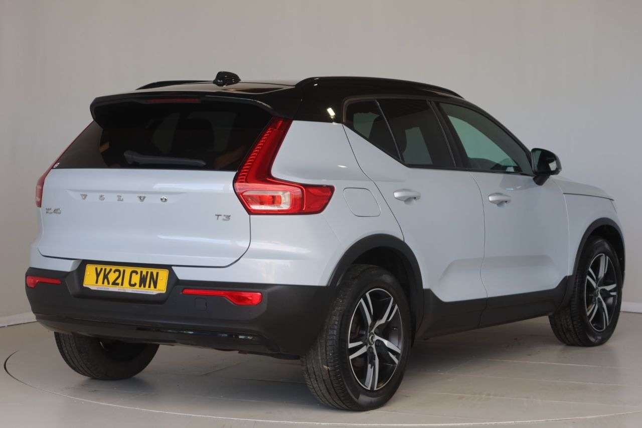 2021 VOLVO XC40 2021 VOLVO XC40