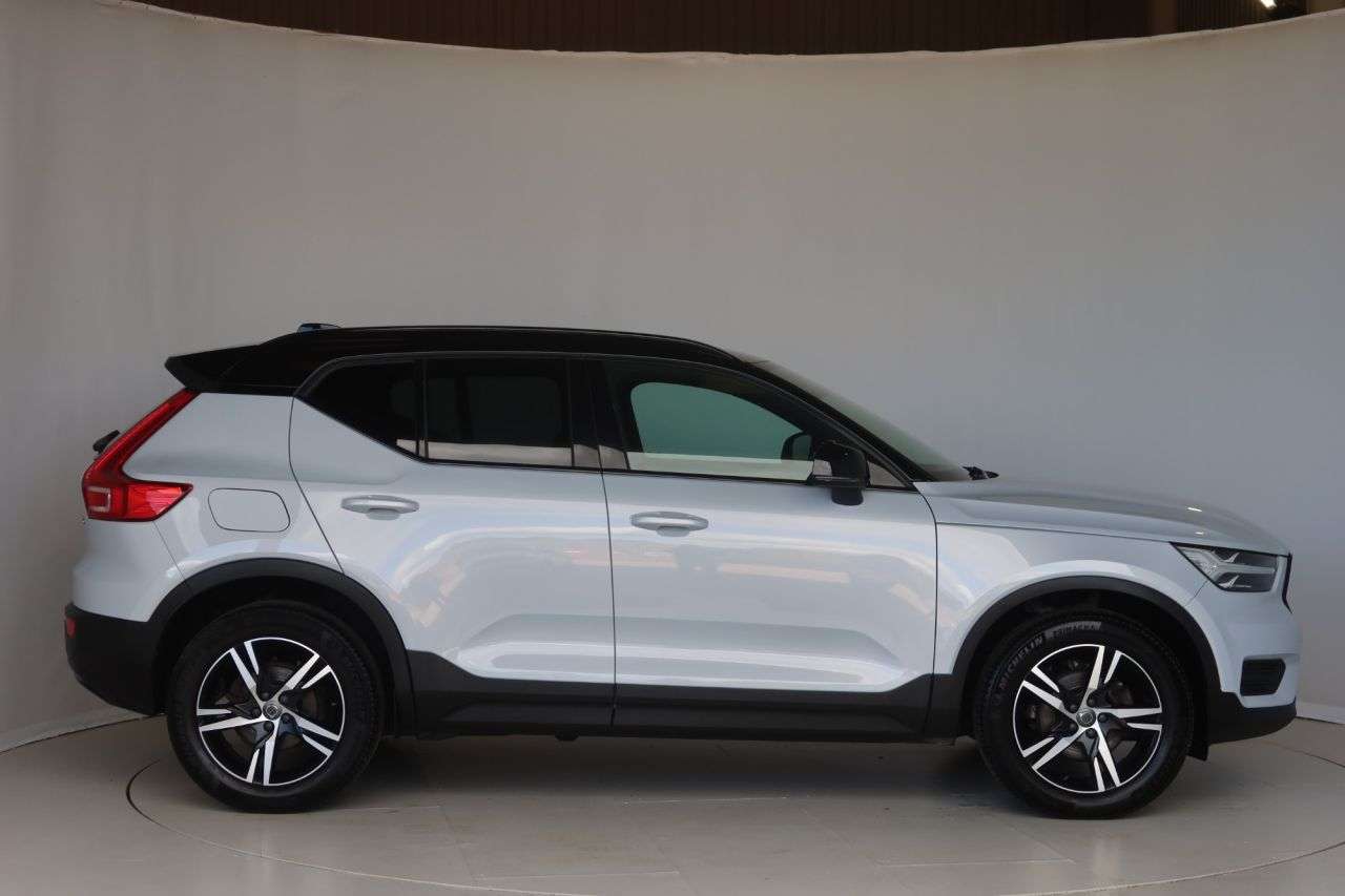 2021 VOLVO XC40 2021 VOLVO XC40