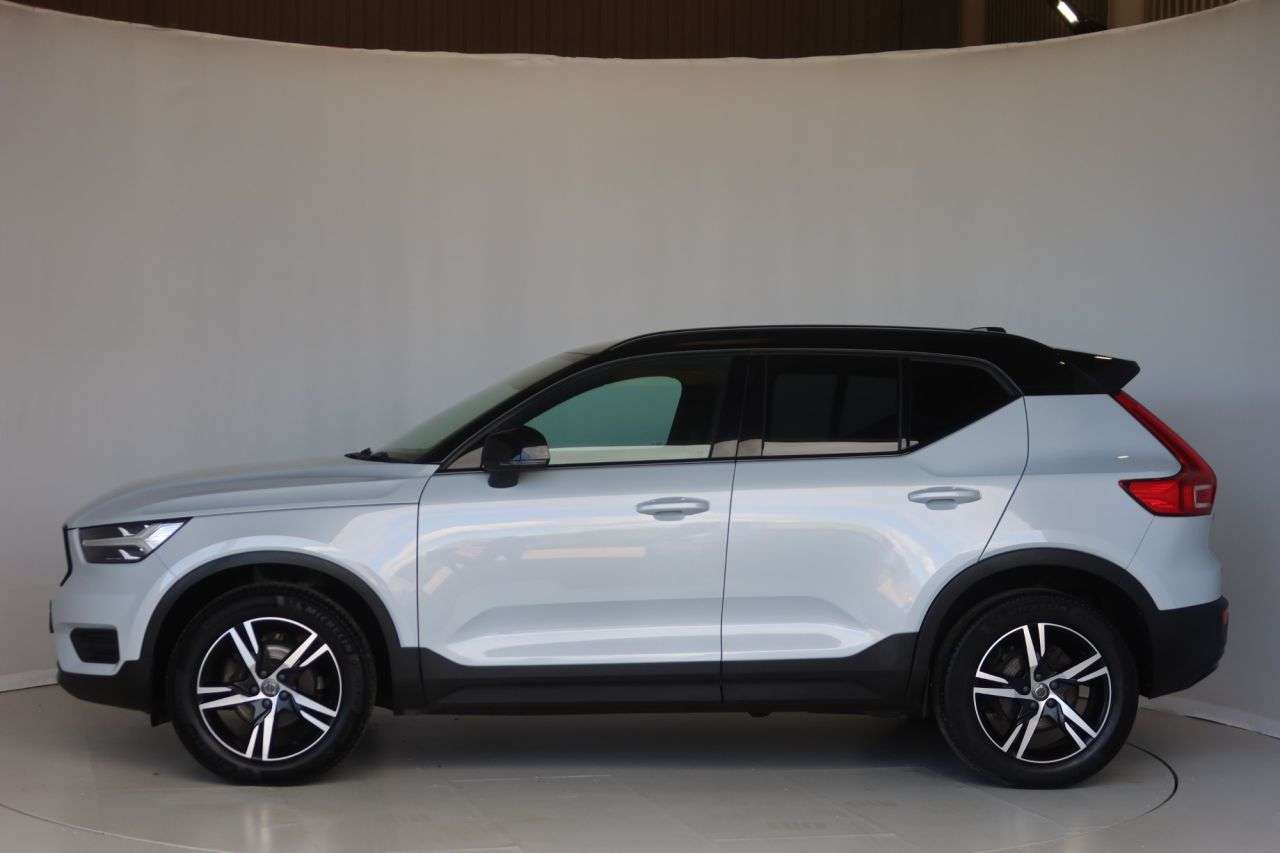 2021 VOLVO XC40 2021 VOLVO XC40