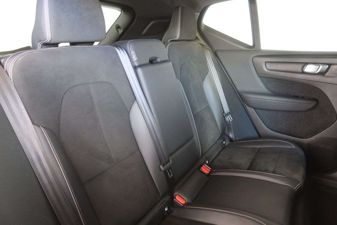 2021 VOLVO XC40 2021 VOLVO XC40