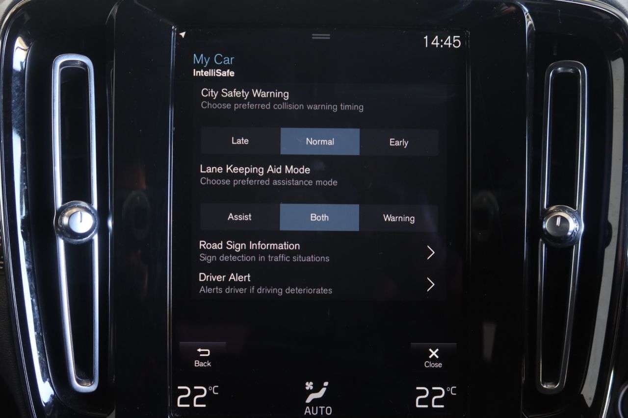 2021 VOLVO XC40 2021 VOLVO XC40