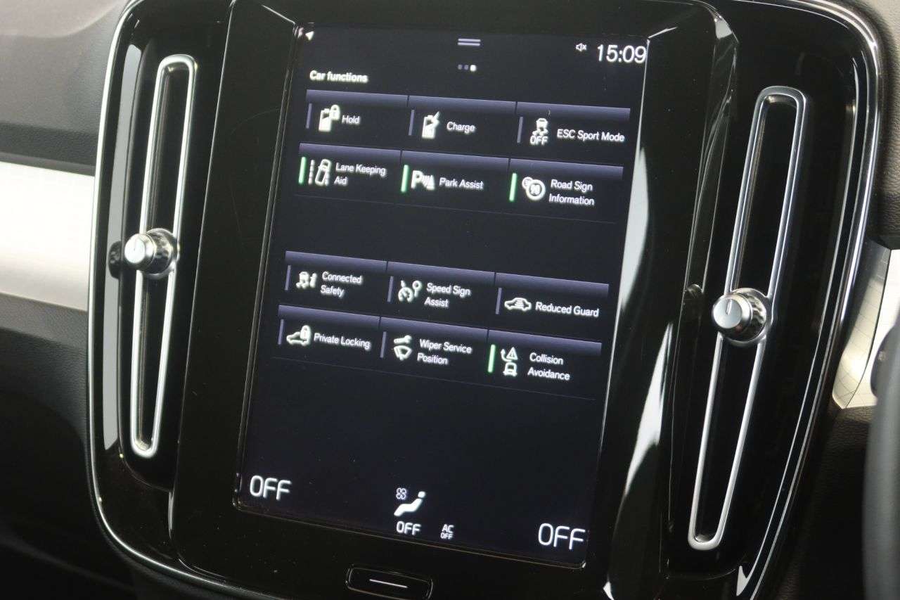 2022 VOLVO XC40 2022 VOLVO XC40