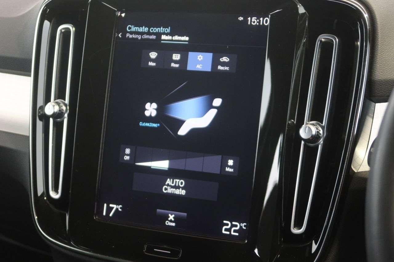 2022 VOLVO XC40 2022 VOLVO XC40