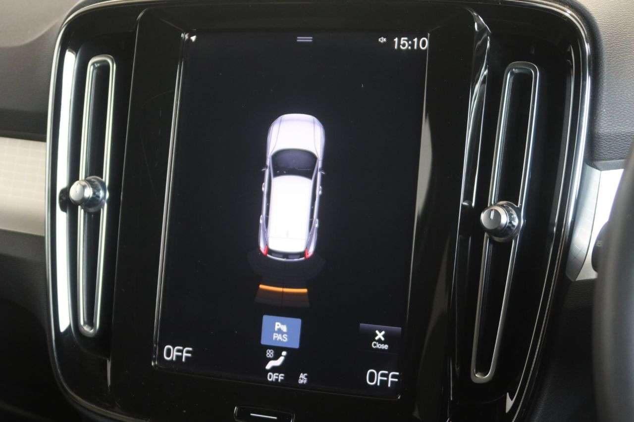 2022 VOLVO XC40 2022 VOLVO XC40