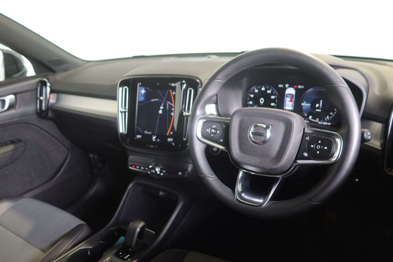 2022 VOLVO XC40 2022 VOLVO XC40