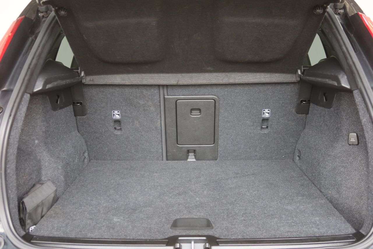 2021 VOLVO XC40 2021 VOLVO XC40