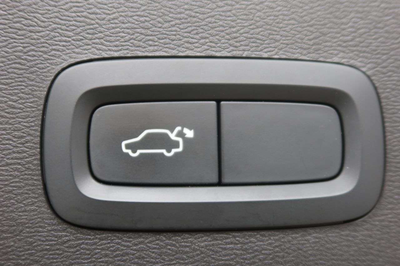 2021 VOLVO XC40 2021 VOLVO XC40