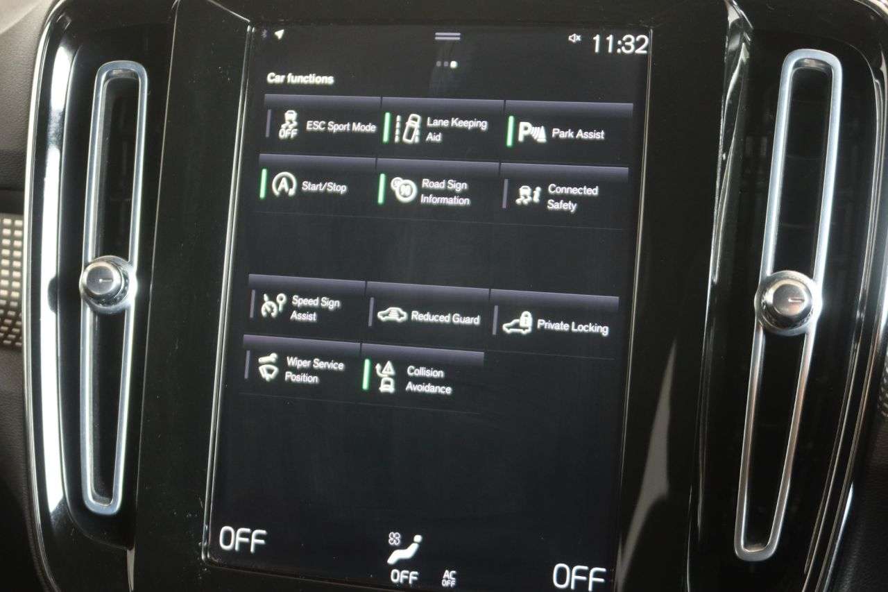 2021 VOLVO XC40 2021 VOLVO XC40