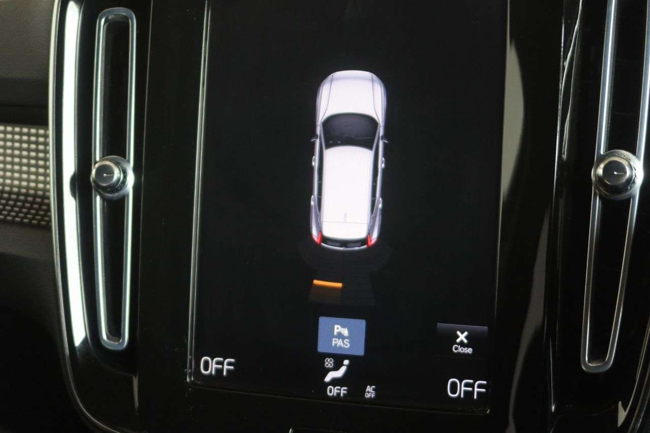 2021 VOLVO XC40 2021 VOLVO XC40