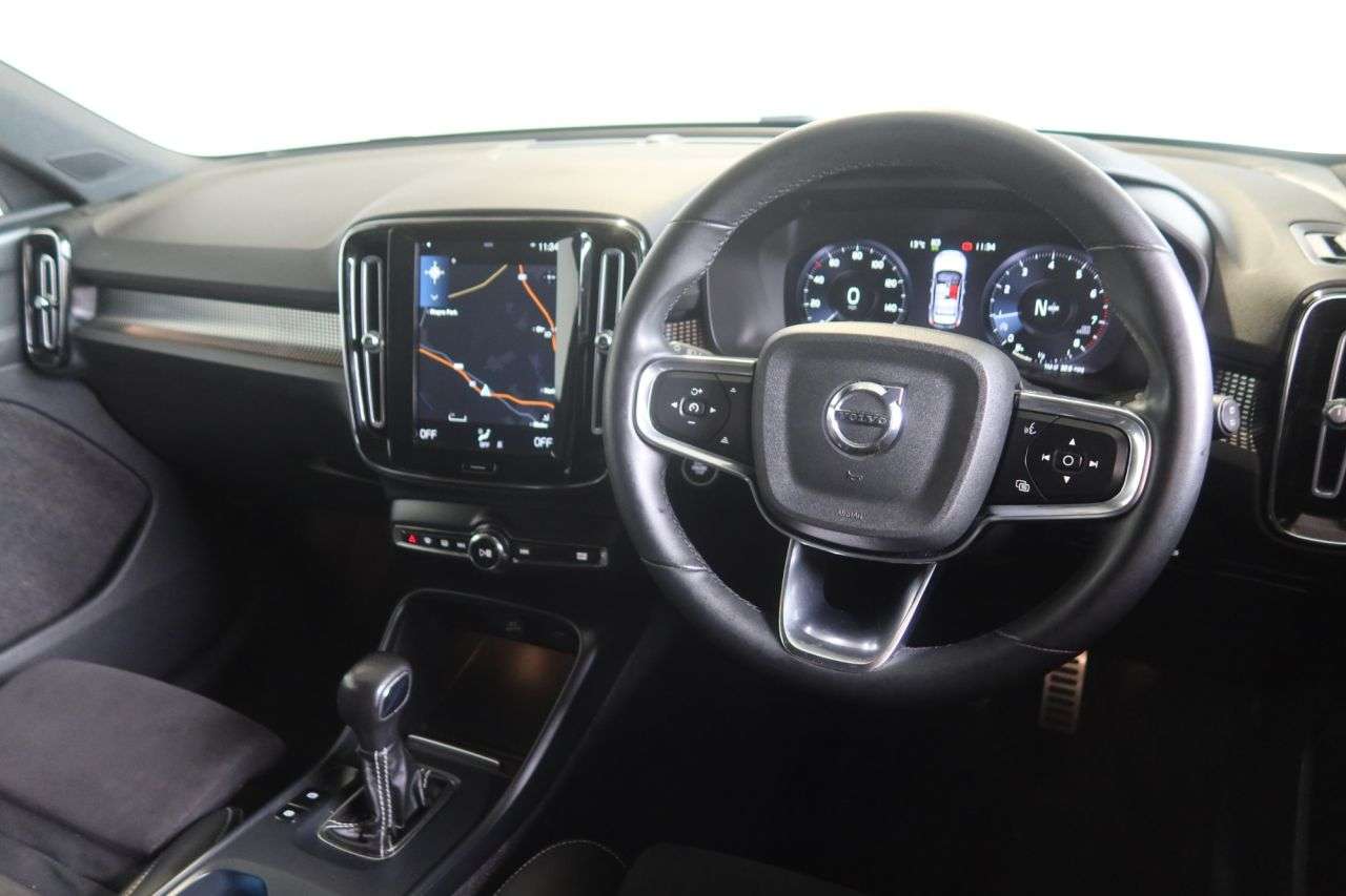 2021 VOLVO XC40 2021 VOLVO XC40