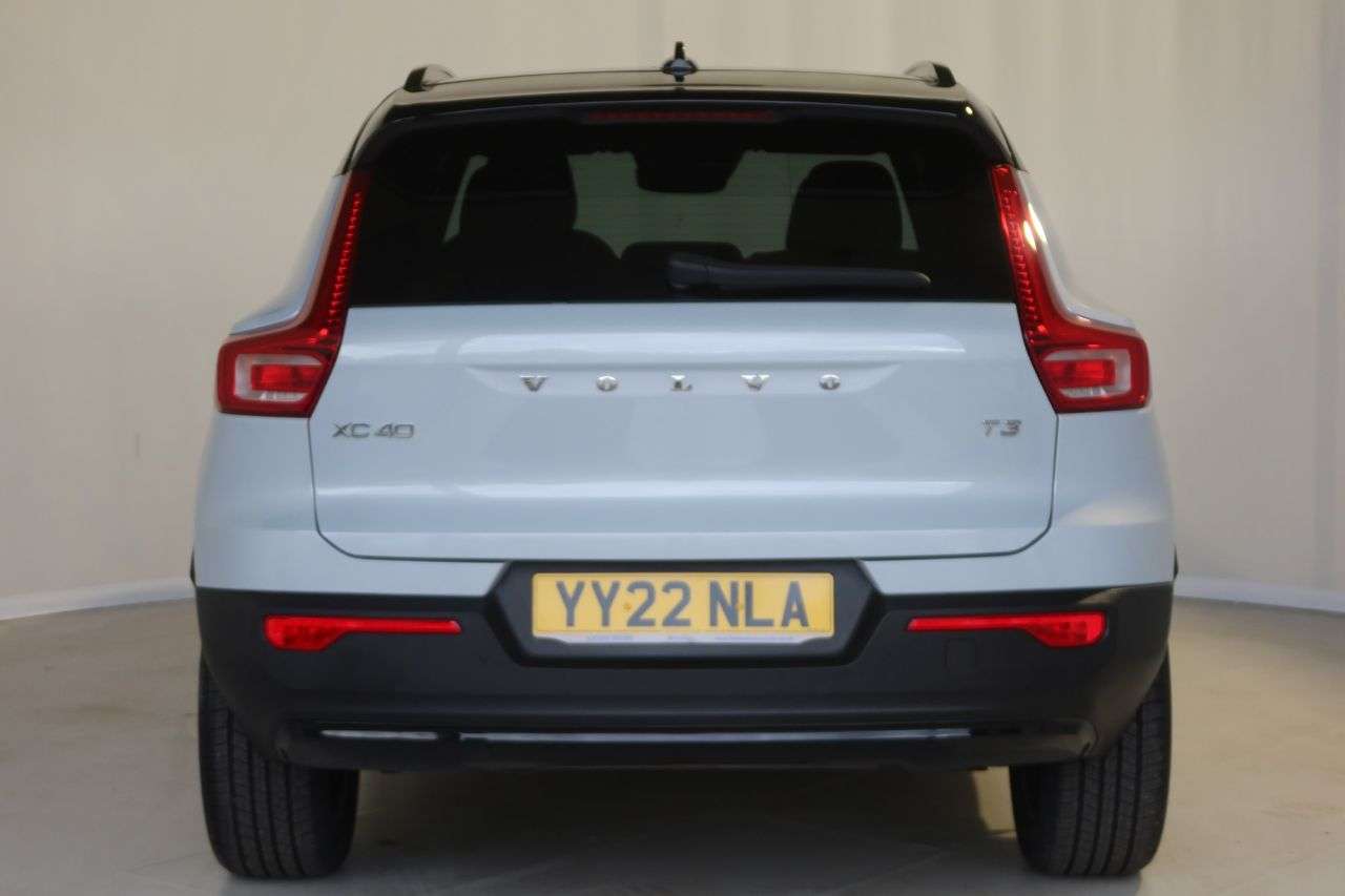 2022 VOLVO XC40 2022 VOLVO XC40