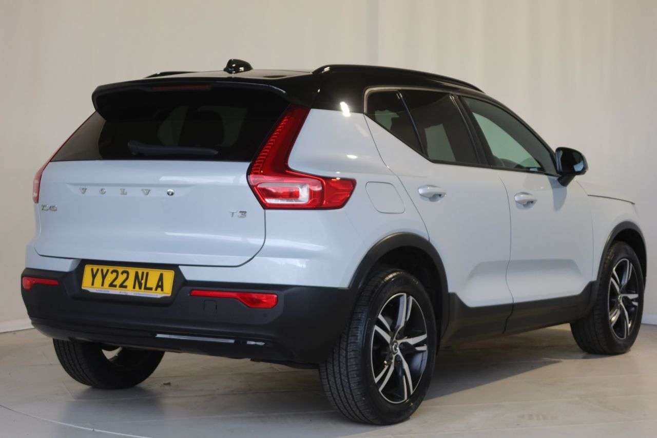 2022 VOLVO XC40 2022 VOLVO XC40