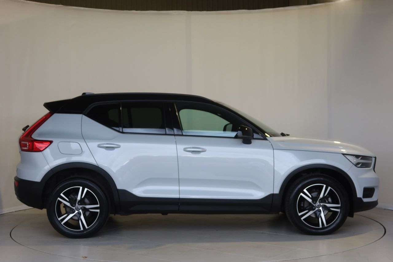2022 VOLVO XC40 2022 VOLVO XC40