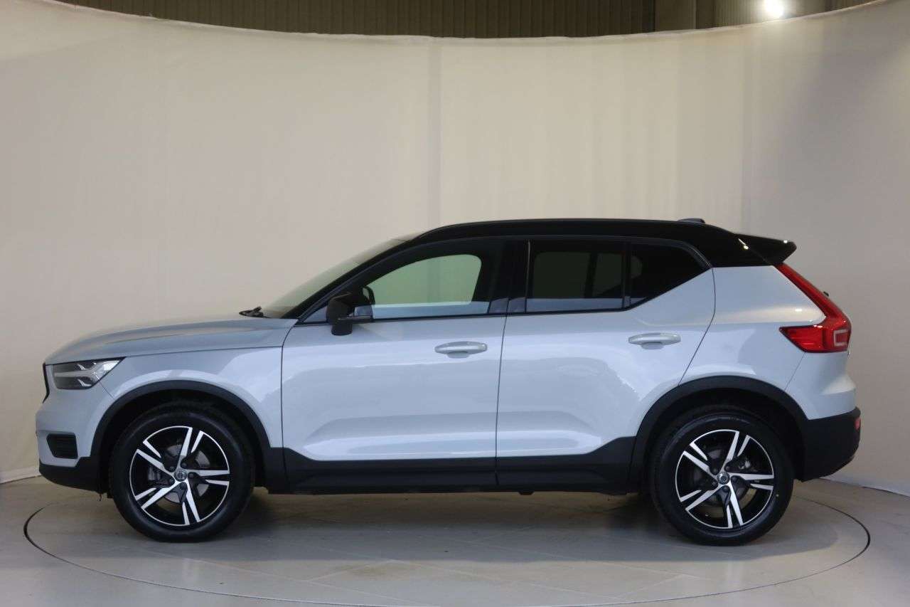 2022 VOLVO XC40 2022 VOLVO XC40