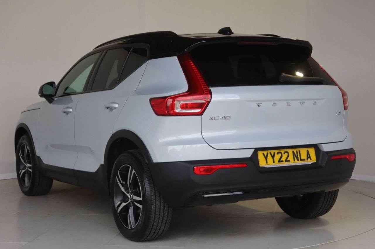 2022 VOLVO XC40 2022 VOLVO XC40