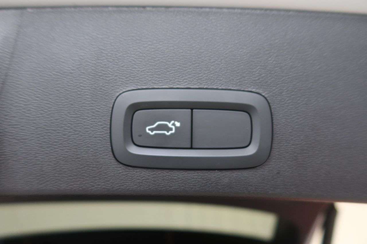 2022 VOLVO XC40 2022 VOLVO XC40