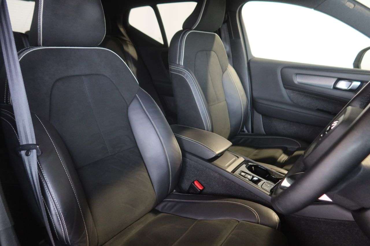 2022 VOLVO XC40 2022 VOLVO XC40