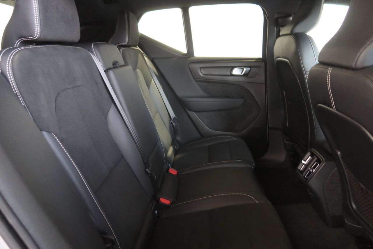 2022 VOLVO XC40 2022 VOLVO XC40