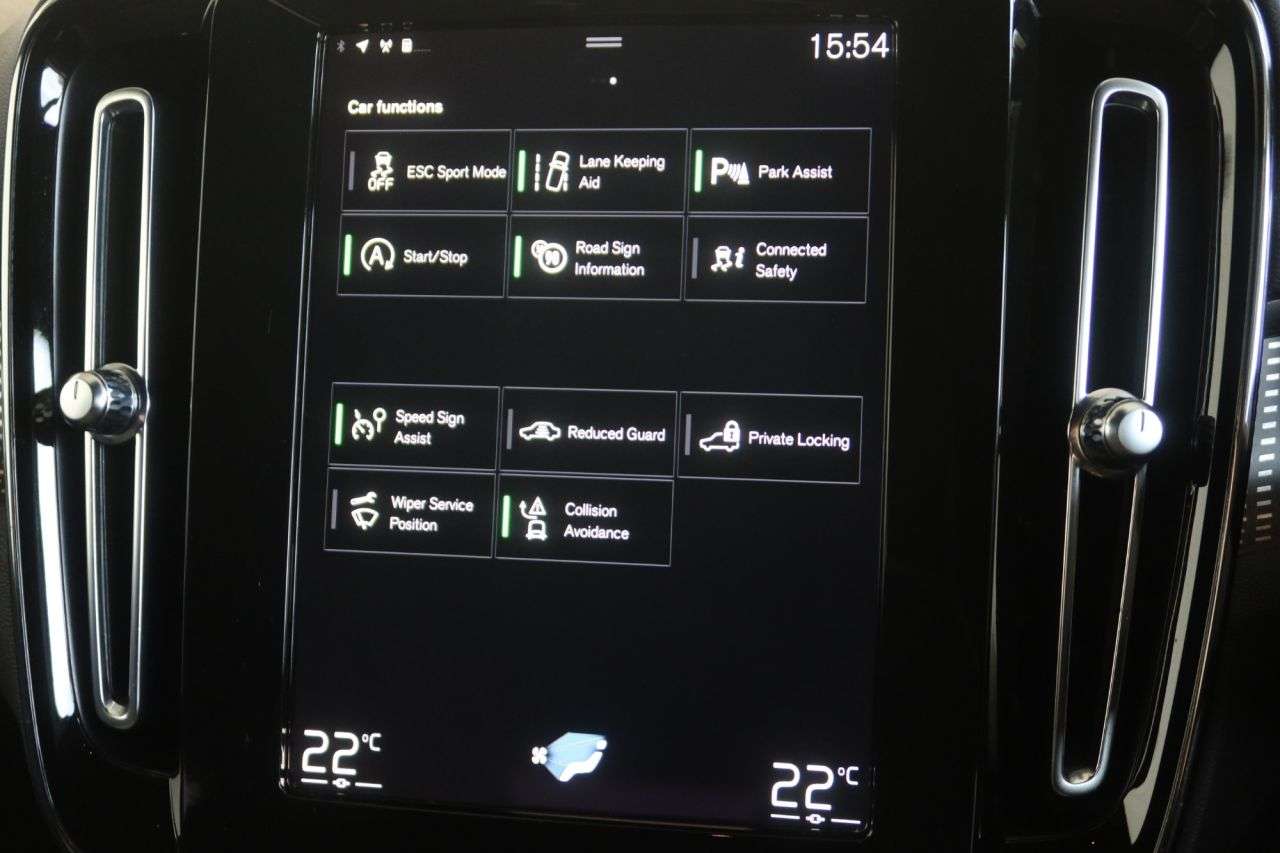 2022 VOLVO XC40 2022 VOLVO XC40