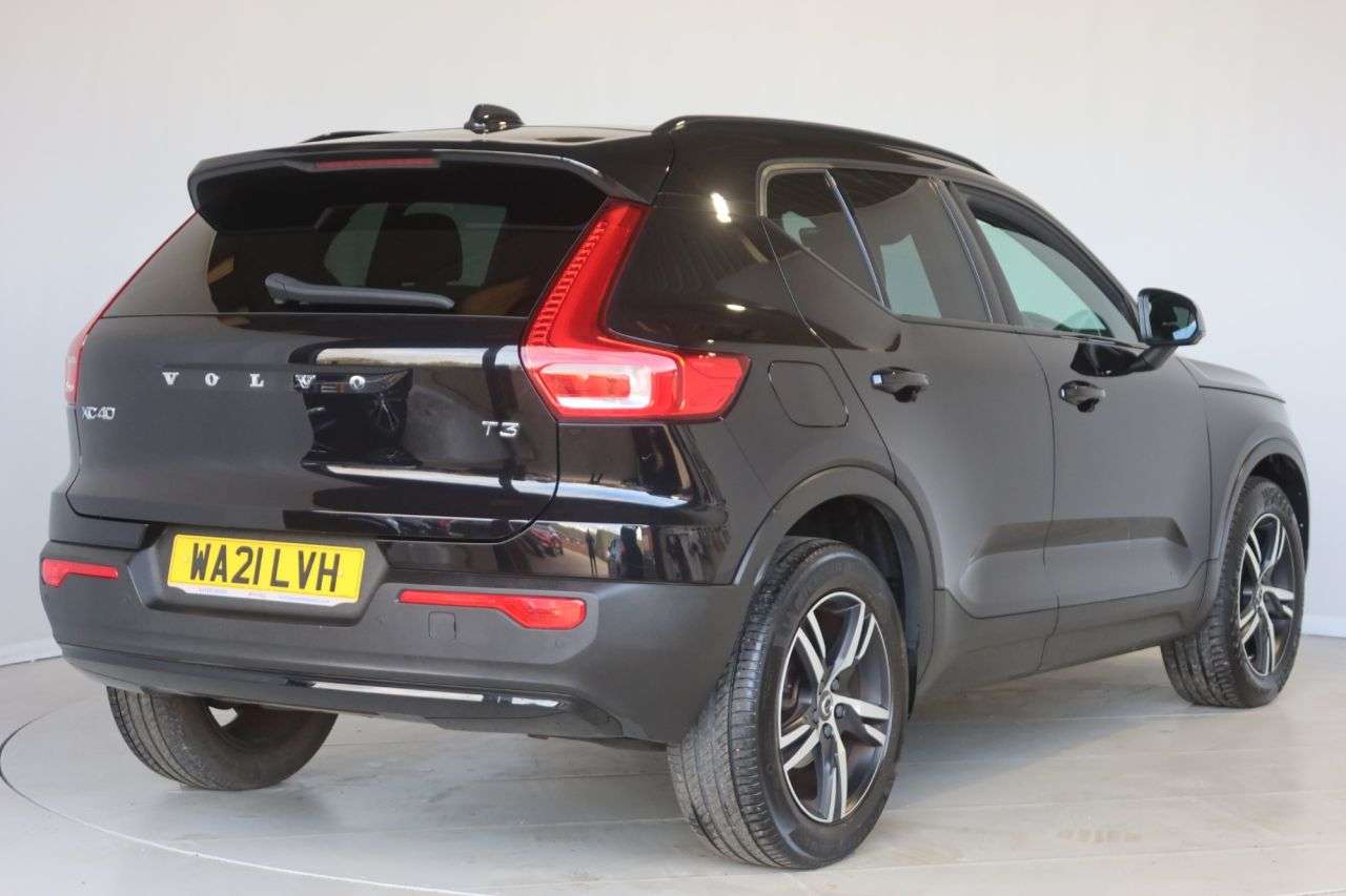 2021 VOLVO XC40 2021 VOLVO XC40