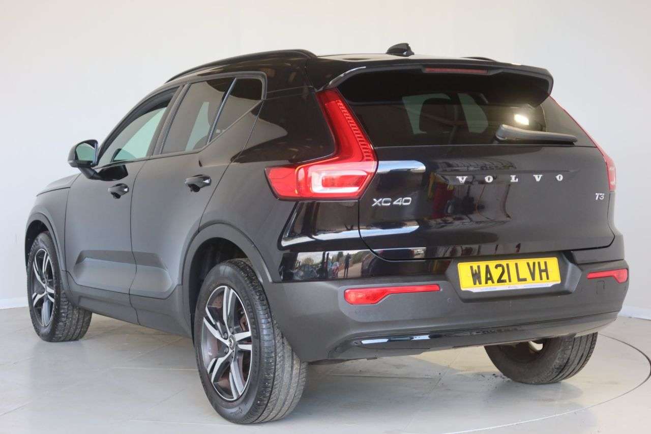 2021 VOLVO XC40 2021 VOLVO XC40
