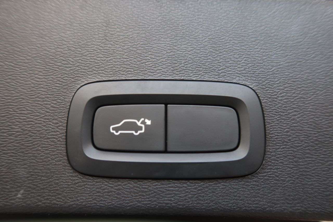 2021 VOLVO XC40 2021 VOLVO XC40