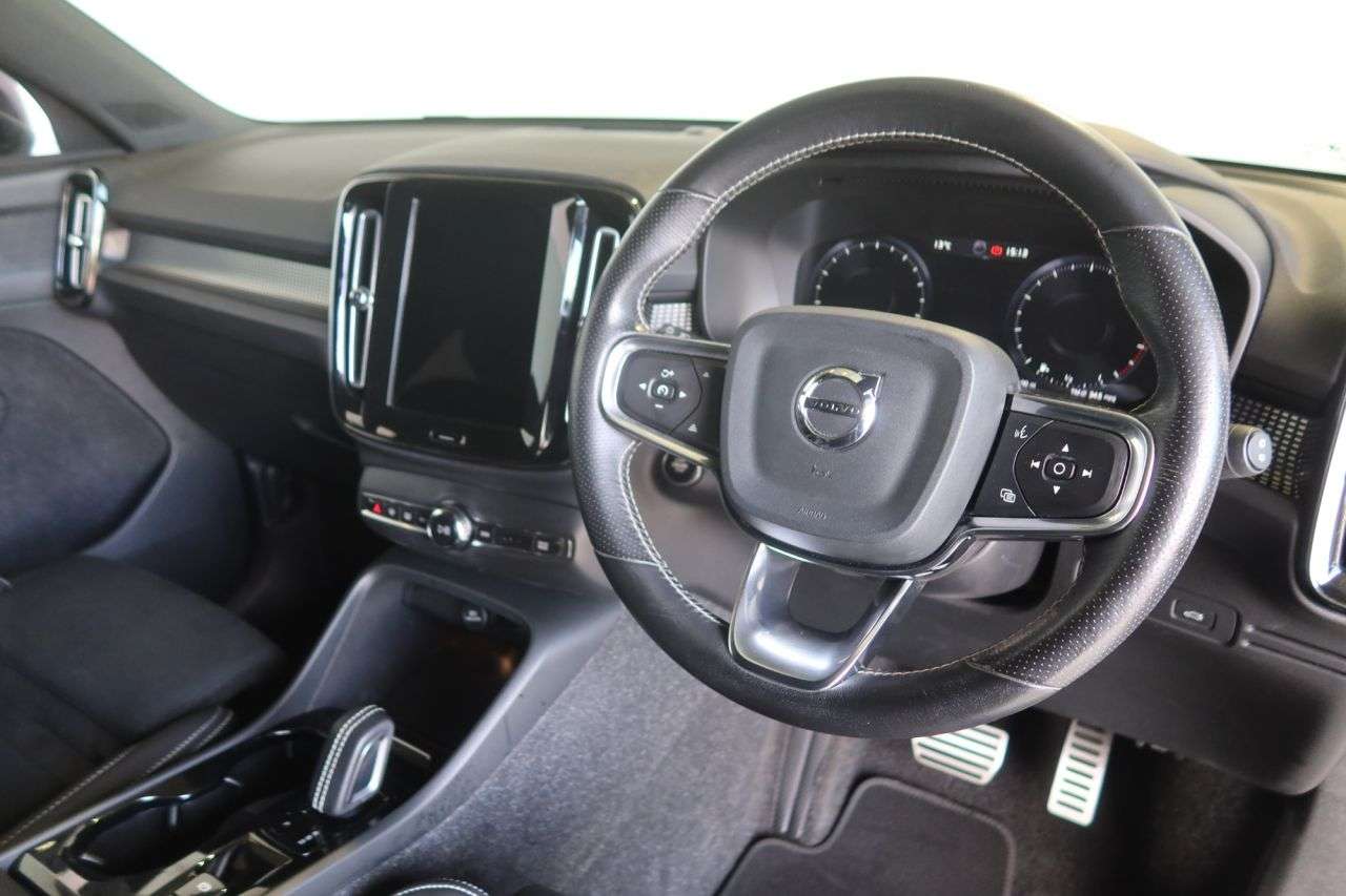 2021 VOLVO XC40 2021 VOLVO XC40