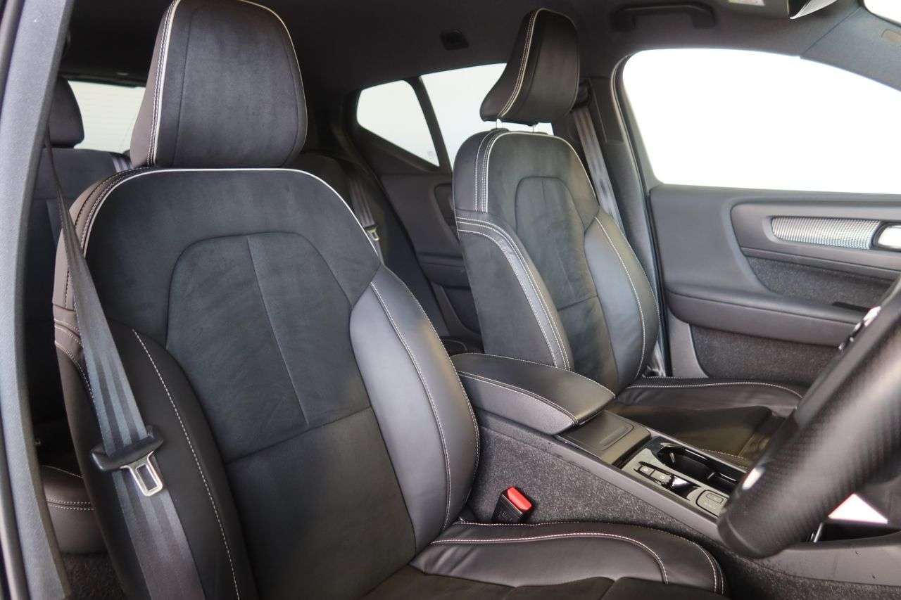 2021 VOLVO XC40 2021 VOLVO XC40