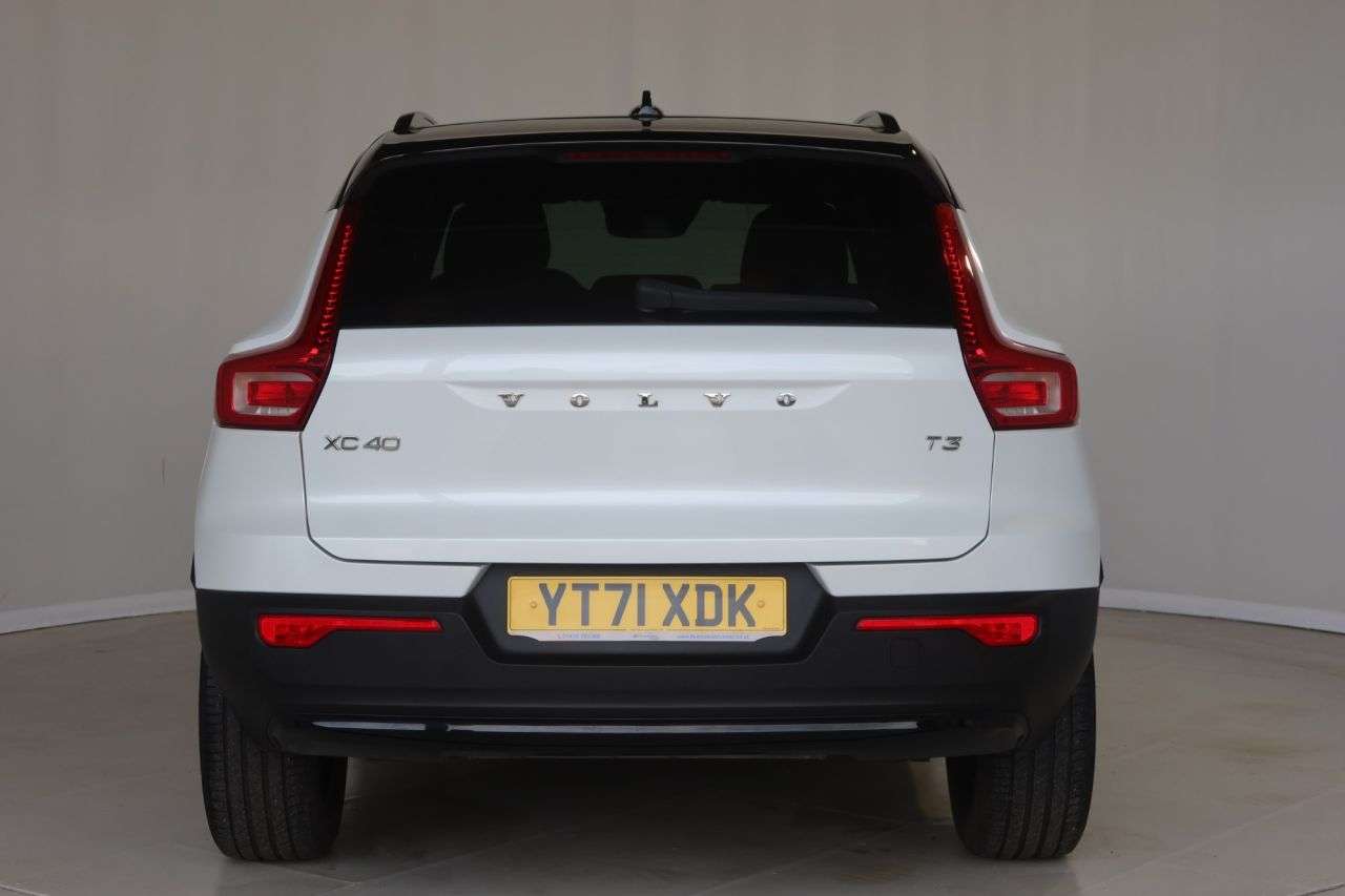 2021 VOLVO XC40 2021 VOLVO XC40