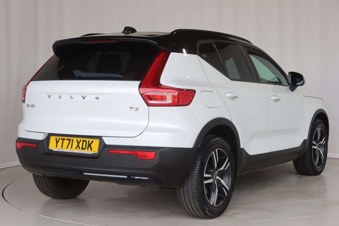 2021 VOLVO XC40 2021 VOLVO XC40
