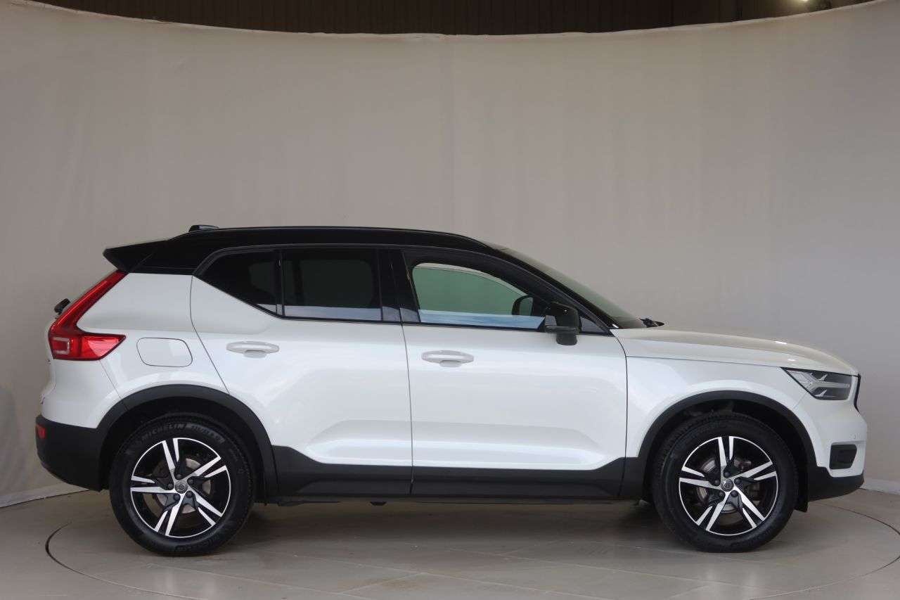 2021 VOLVO XC40 2021 VOLVO XC40