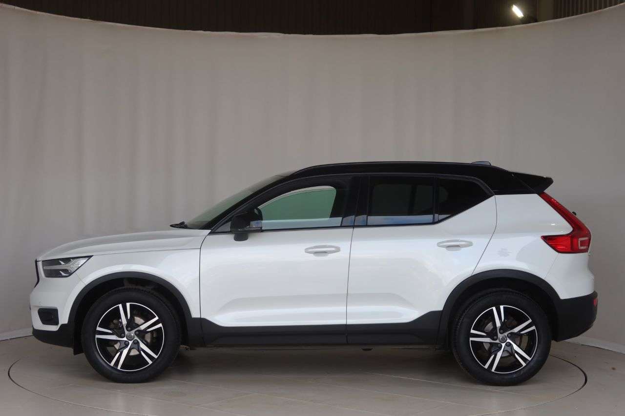 2021 VOLVO XC40 2021 VOLVO XC40