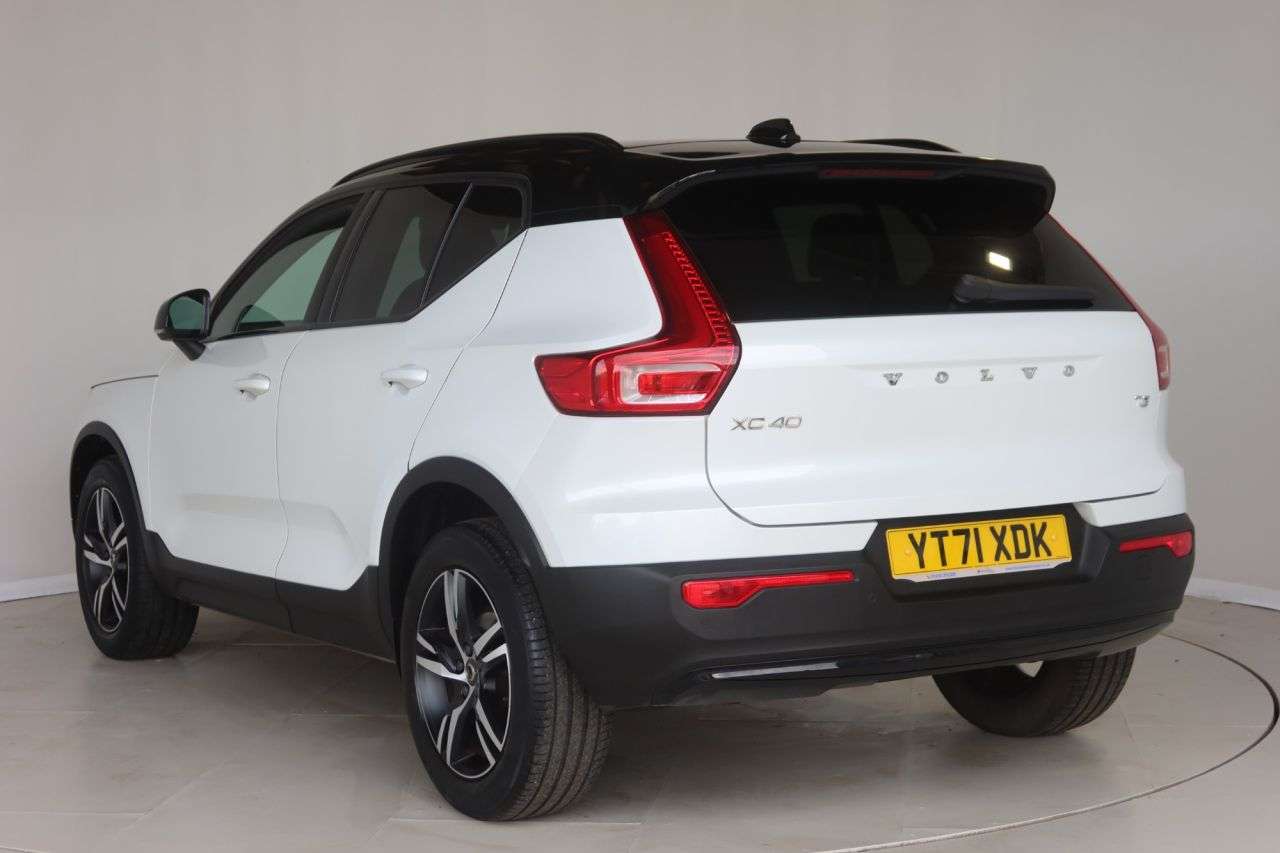 2021 VOLVO XC40 2021 VOLVO XC40
